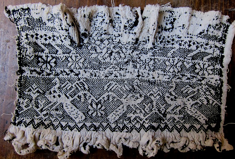 Ixtenco_embroidery_ (23 of 34).jpg - very old piece from a great grandmother.